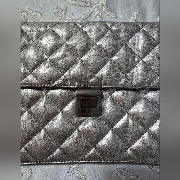 BCBG 'Clueless' Silver - Quilted Convertible Clutch Bag Vegan Leather NWT - Picture 3 of 6